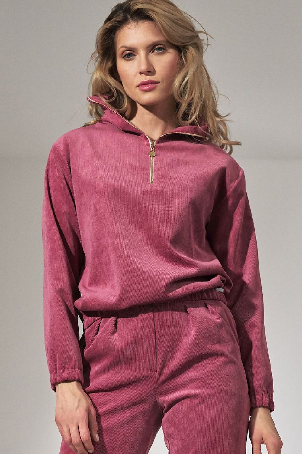 Sweatshirt model 151824